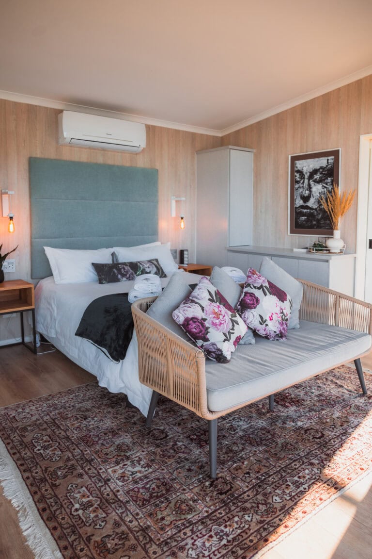 Goedemoed Reflect Cabin Montagu Romantic Hot tub stay