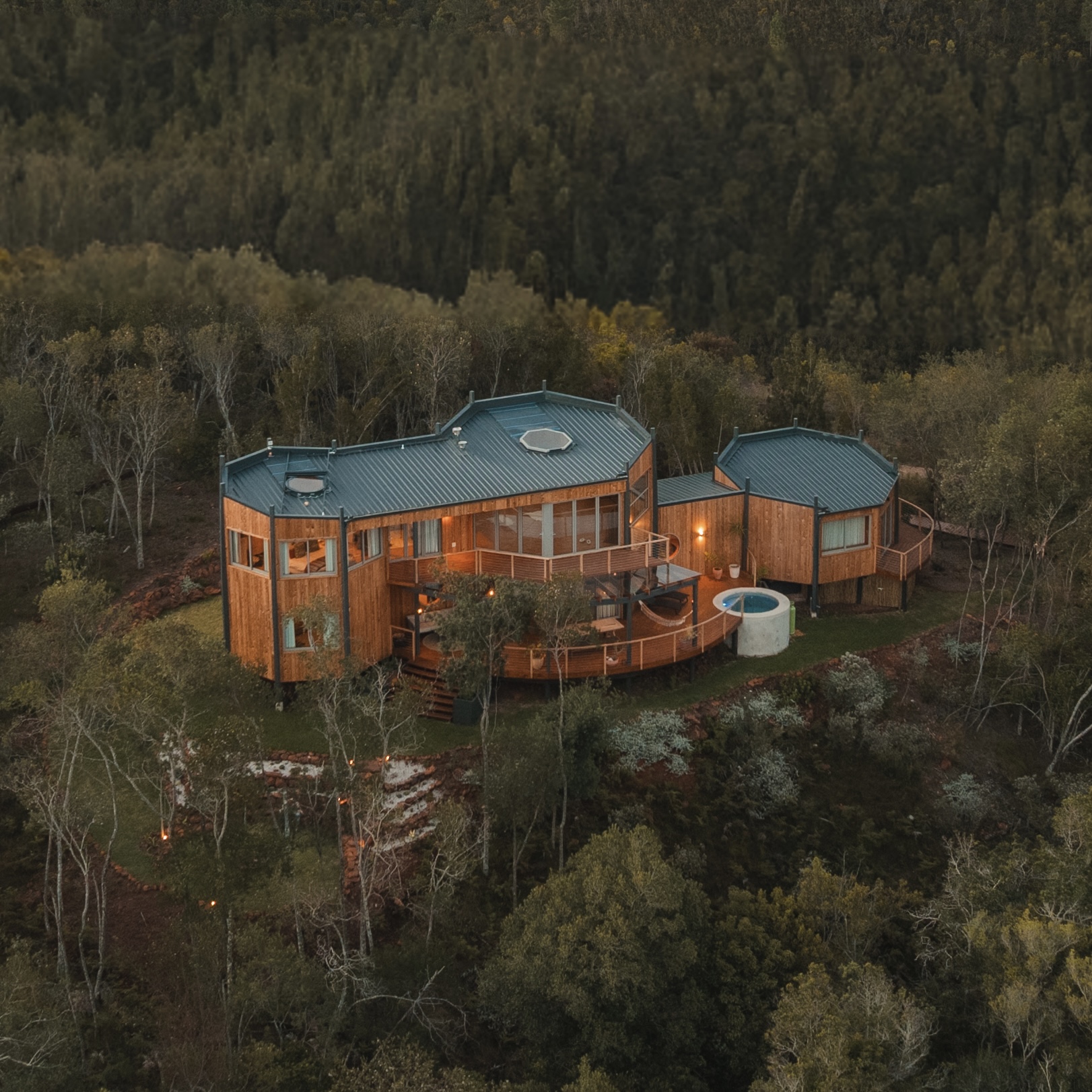 2 King Beds | Cabin Fever Escapes
